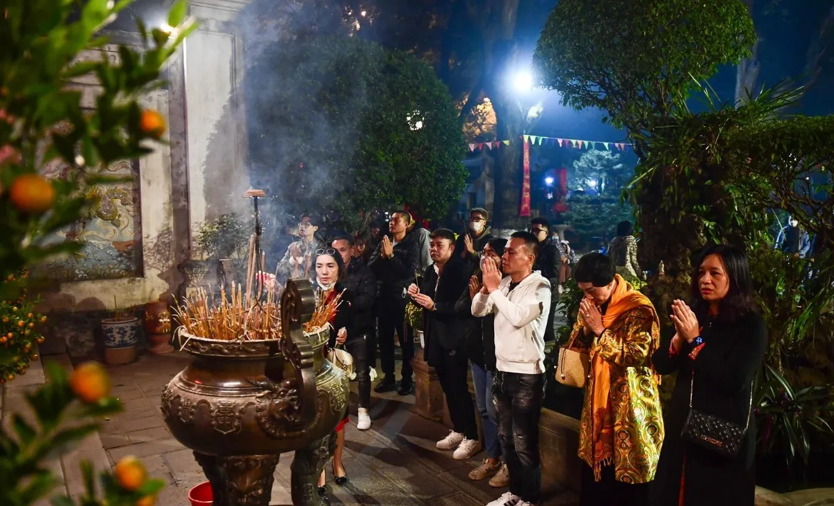 Đếm ngược còn bao nhiêu ngày nữa đến Giao thừa 2025 Ất Tỵ? Nghi lễ cụ thể 1 anh giao thua 3 1728985061