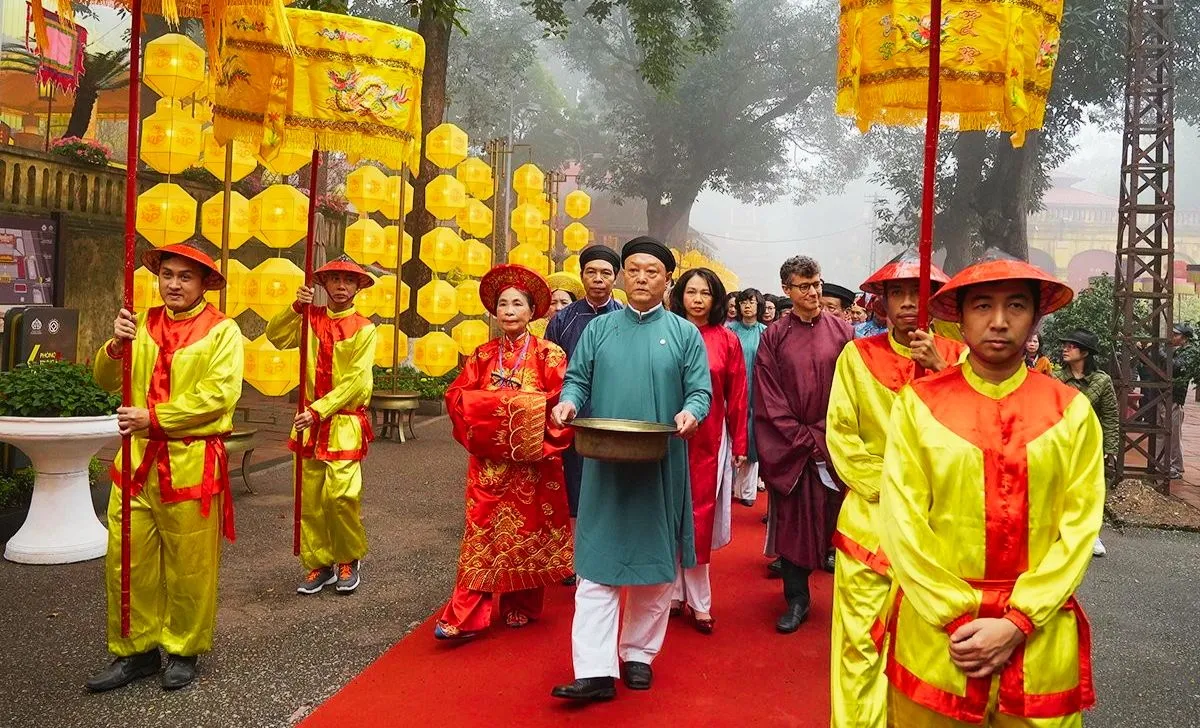 Đếm ngược còn bao nhiêu ngày nữa đến ông Công ông Táo 2025? Lễ cúng chi tiết 2 anh ngay ong cong ong tao 4 1728981015