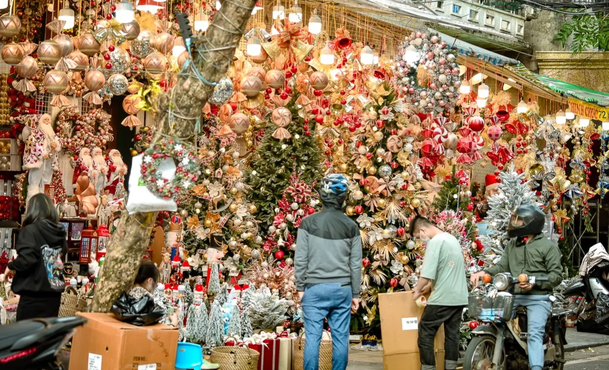 BAO NHIÊU NGÀY NỮA ĐẾN NOEL NĂM NAY (2024)? 4 anh noel 4 1728984539