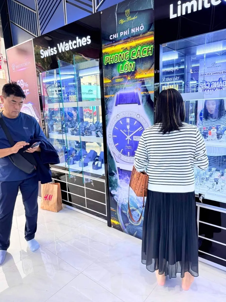 Quá trình thi công cửa hàng WatchStore thứ 5 tại 339 Đ. Lê Duẩn, Tân Chính, Thanh Khê, Đà Nẵng 4 nh watchstore da nang doc 3 1732779289