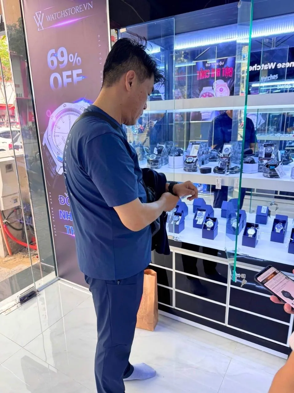 Quá trình thi công cửa hàng WatchStore thứ 5 tại 339 Đ. Lê Duẩn, Tân Chính, Thanh Khê, Đà Nẵng 5 nh watchstore da nang doc 4 1732779290