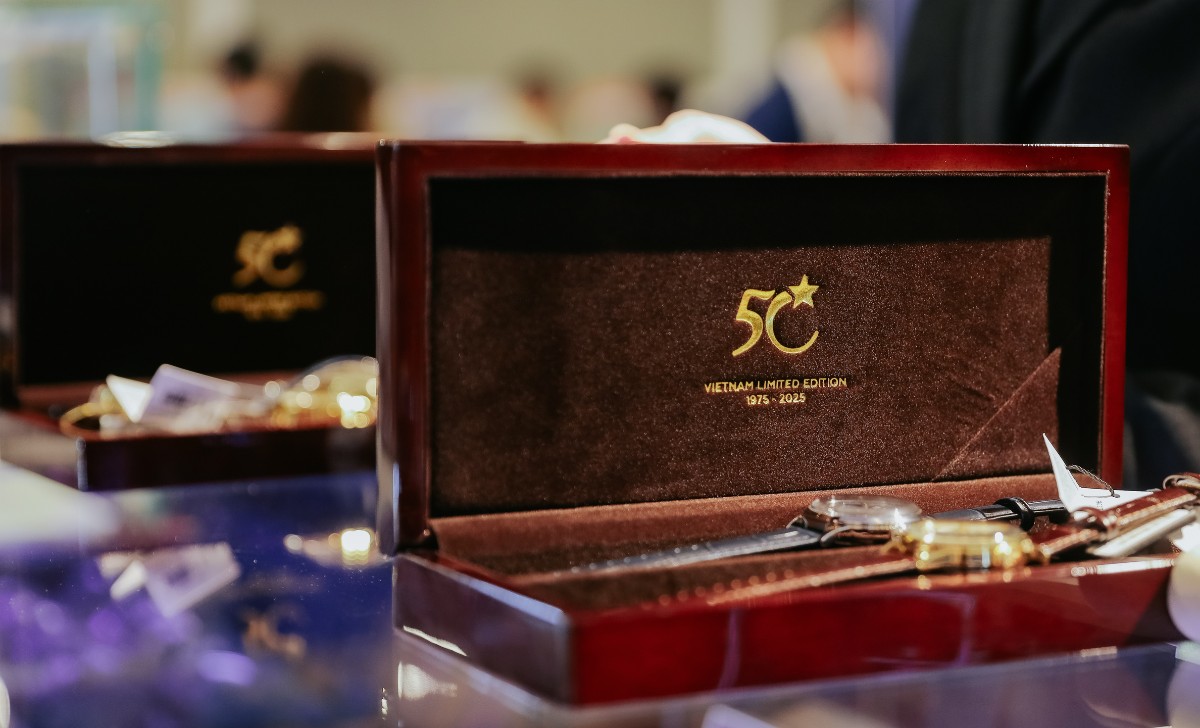 hộp đồng hồ Orient Vietnam Special 2025