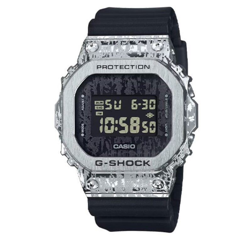 Casio 49.6 × 43.2 mm Nam GM-5600GC-1DR