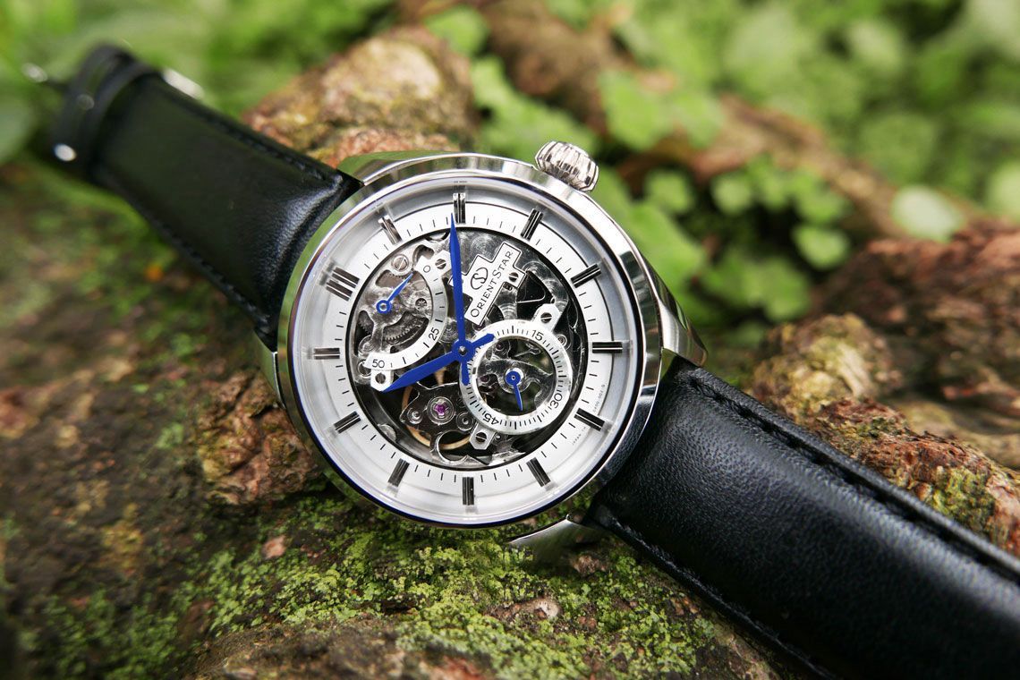 Top 15 đồng hồ cơ lộ máy dây da đáng sở hữu nhất 2023 - Ảnh 7 Top 15 đồng hồ cơ lộ máy dây da đáng sở hữu nhất 2023 - Ảnh 7