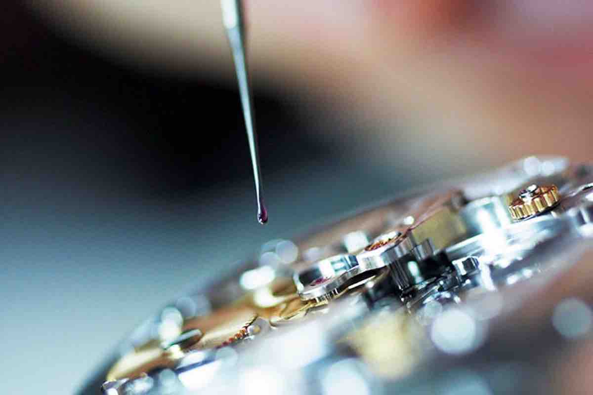 Cách bảo quản đồng hồ cơ đúng cách, sử dụng được bền lâu - Ảnh 4