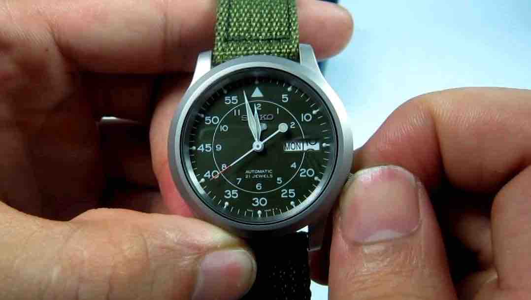 Hướng dẫn cách sử dụng đồng hồ cơ đơn giản và chuẩn nhất hiện nay - Ảnh 4