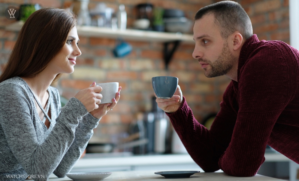 Cách trị đàn ông im lặng? 5 món quà giúp họ vui lên tức thì 9 cach tri dan ong im lang noi chuyen thang than1