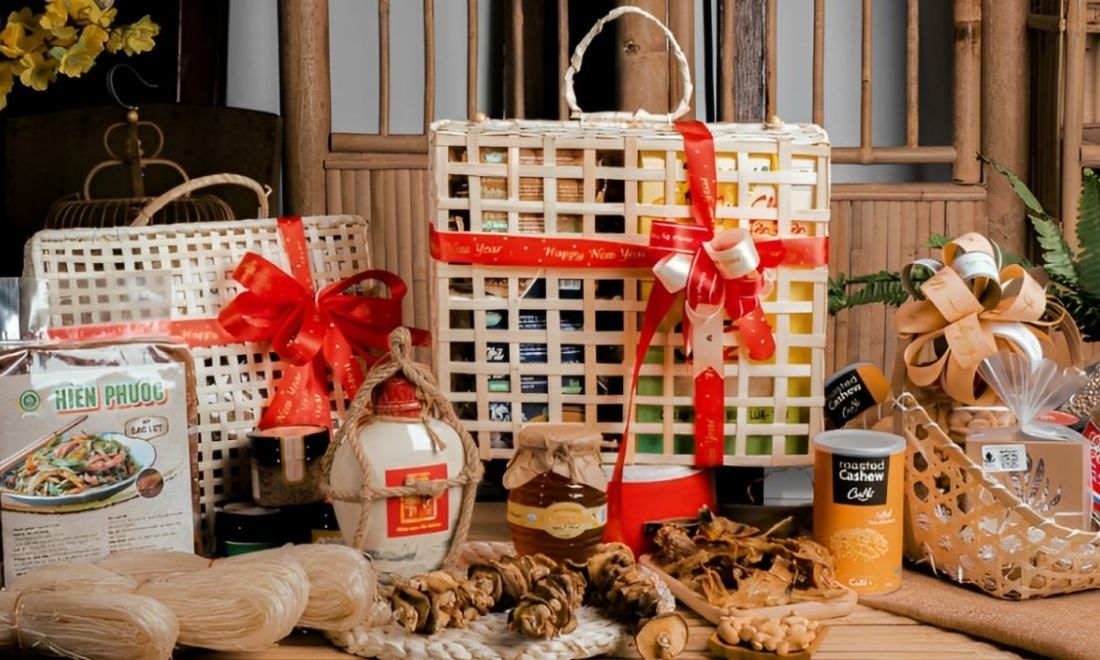 15+ gợi ý tinh tế mua quà tặng sếp nam ghi điểm tuyệt đối 7 Đặc sản vùng miền là món quà đặc biệt, độc đáo