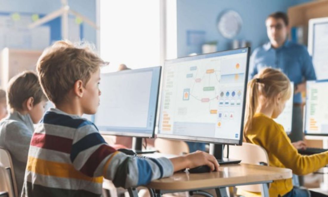 Ngoài sách tâm, sinh lý, bạn có thể tặng cho con trai 15 tuổi của mình những khó học online ngắn hạn