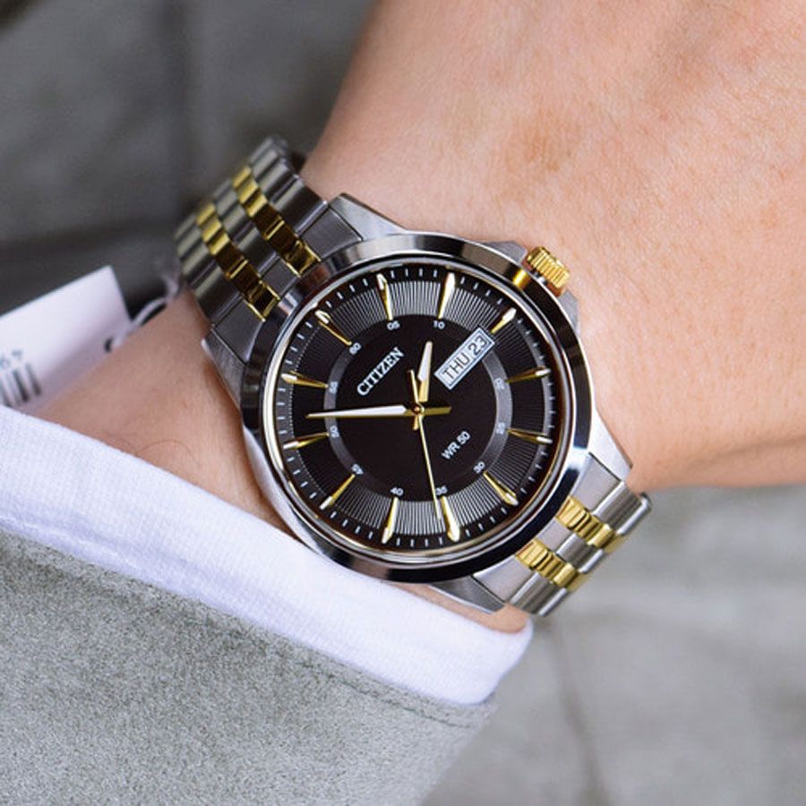 Top những đồng hồ nam dây kim loại làm mưa gió thị trường 2023 tại WatchStore - Ảnh 9