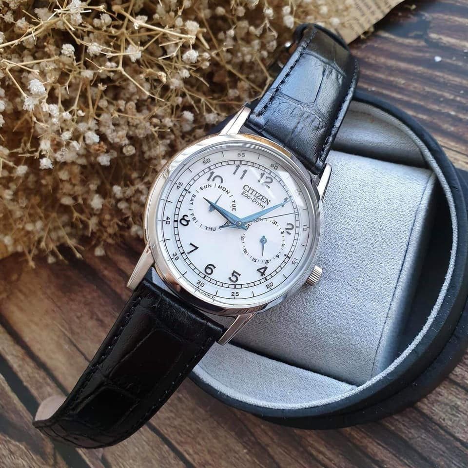 Top 15 đồng hồ nam dây da xuất sắc trong tầm giá - Ảnh 9 Top 15 đồng hồ nam dây da xuất sắc trong tầm giá - Ảnh 9