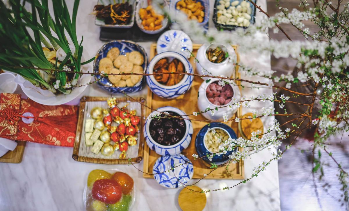 Đếm ngược còn bao nhiêu ngày nữa đến Giao thừa 2025 Ất Tỵ? Nghi lễ cụ thể 6 mứt kẹo giao thừa