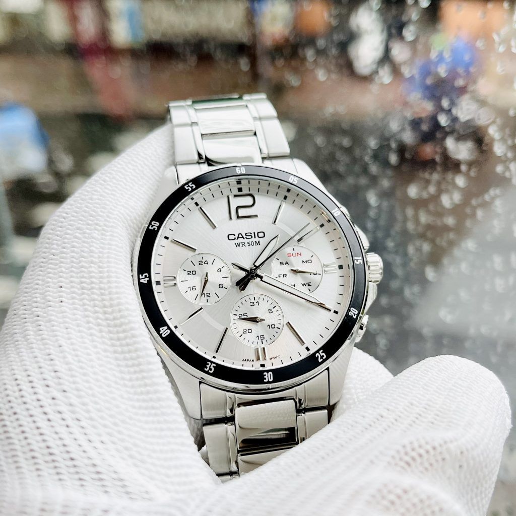 Điểm danh Top 10 mẫu đồng hồ nam đẹp rẻ dưới 2 triệu đồng - Ảnh 7 Điểm danh Top 10 mẫu đồng hồ nam đẹp rẻ dưới 2 triệu đồng - Ảnh 7