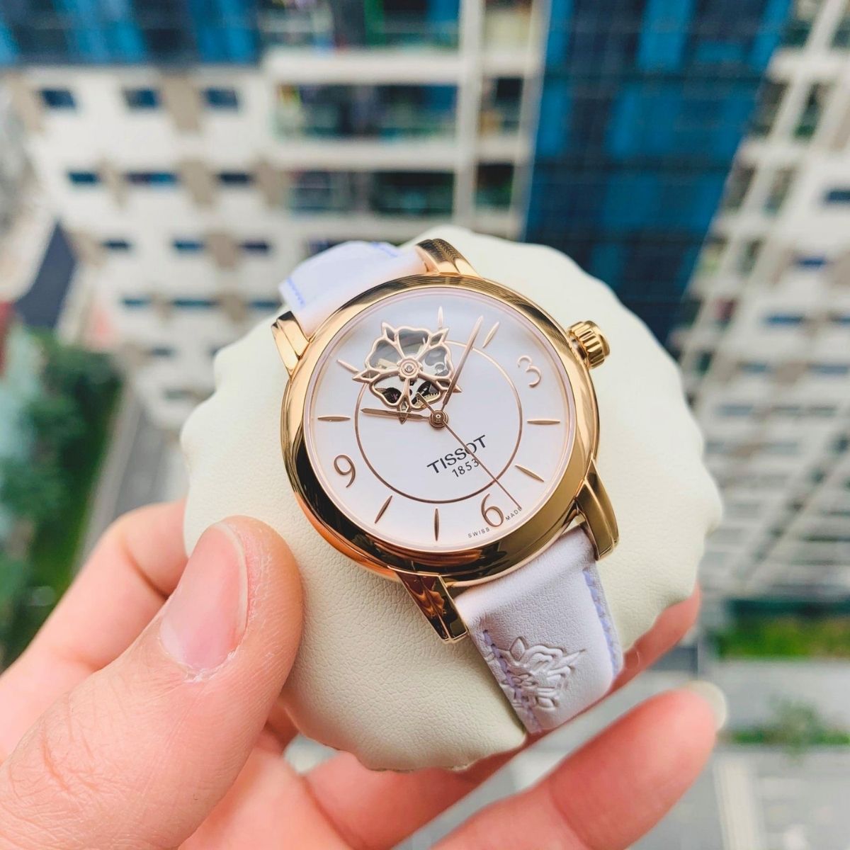 Top những mẫu đồng hồ nữ đẹp nhất cho nàng công sở - Ảnh 3