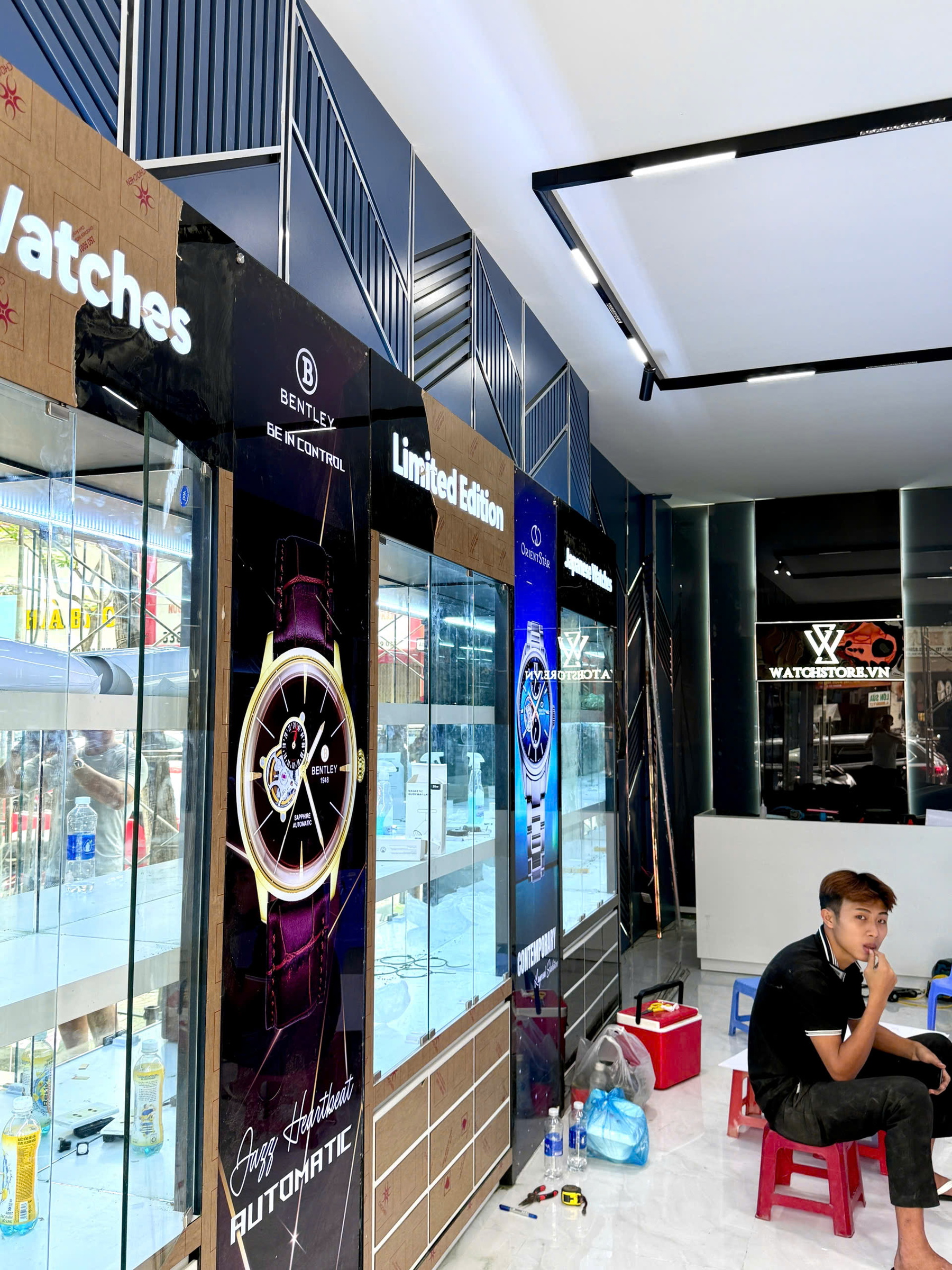 Quá trình thi công cửa hàng WatchStore thứ 5 tại 339 Đ. Lê Duẩn, Tân Chính, Thanh Khê, Đà Nẵng 19 nội thất cửa hàng WatchStore Đà Nẵng