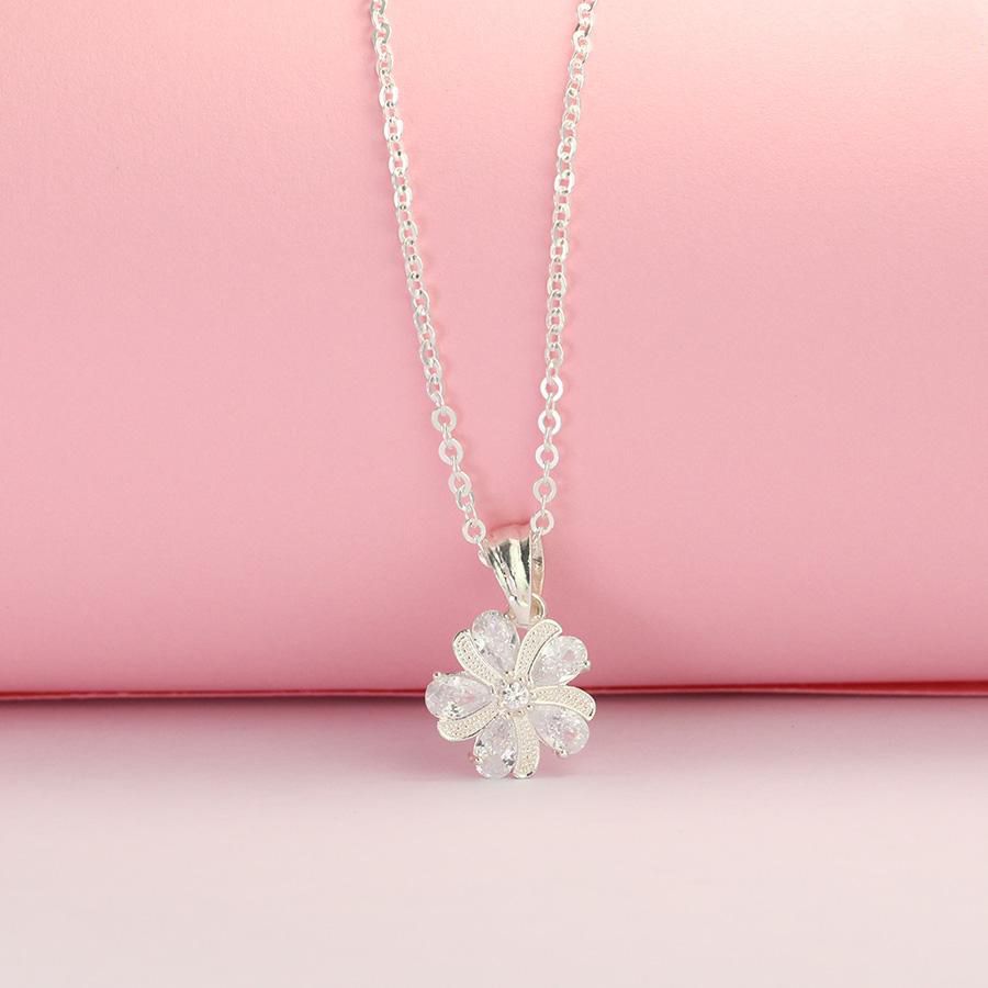 10 món phụ kiện thời trang nữ không thể thiếu trong tủ đồ phái đẹp - Ảnh 4 10 món phụ kiện thời trang nữ không thể thiếu trong tủ đồ phái đẹp - Ảnh 4