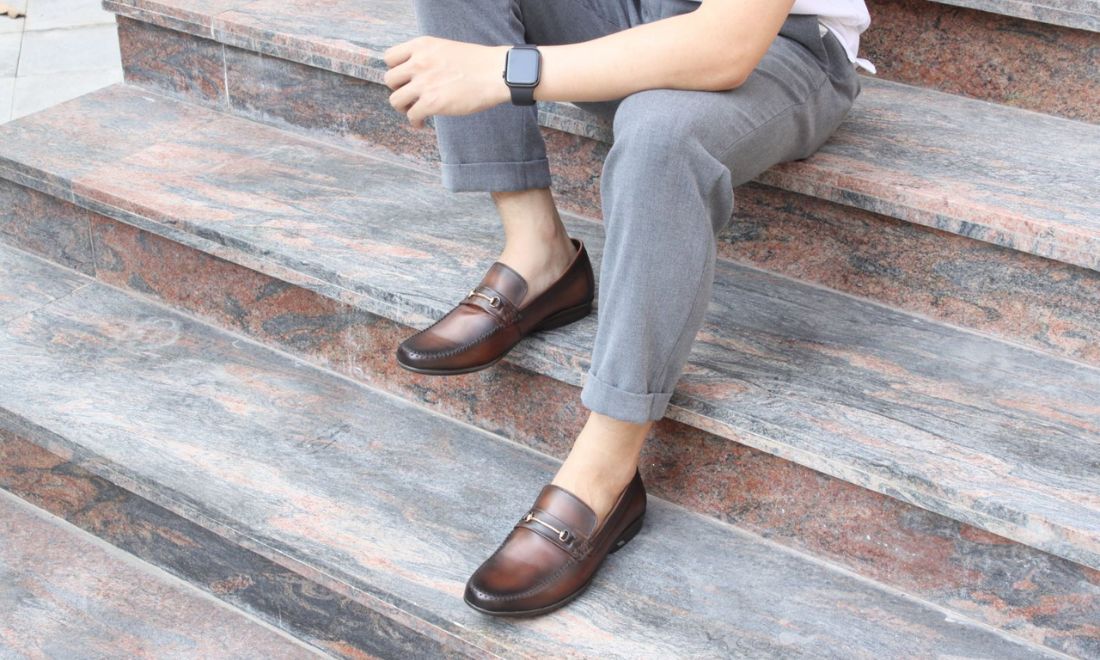 Giày da nam là món quà đầu tiên mà bạn có thể nghĩ tới khi tặng cánh mày râu 