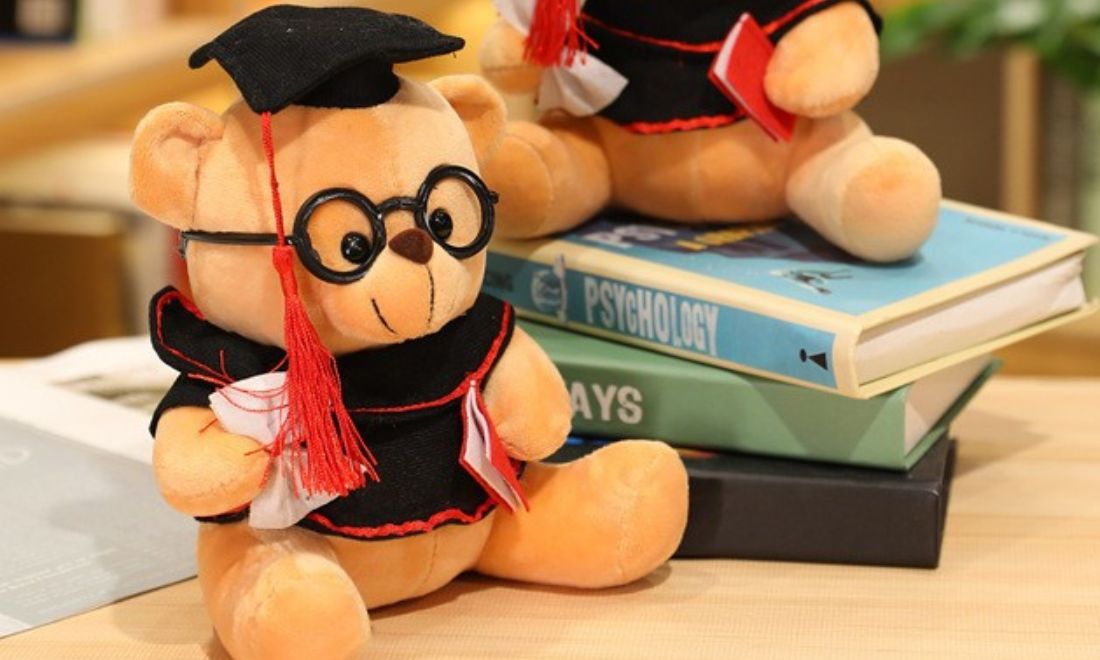 Gấu bông cử nhân