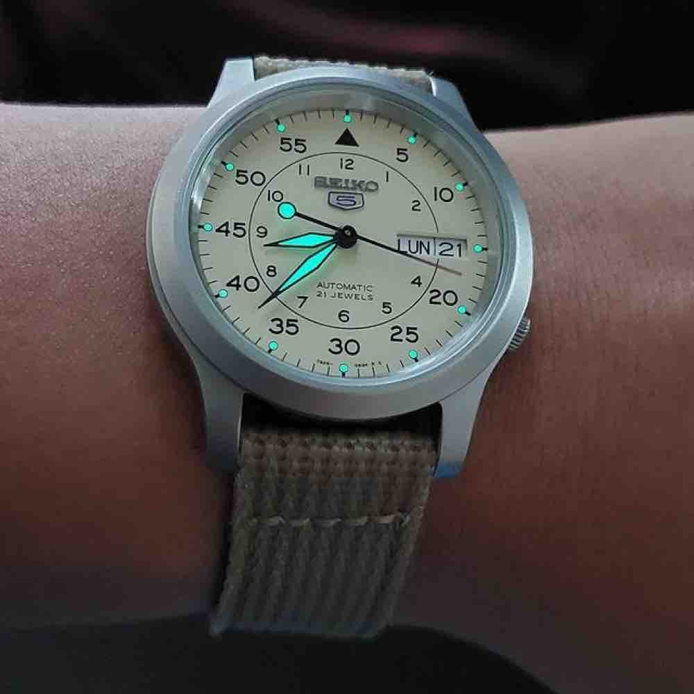 Nên mua Seiko 5 quân đội 42mm hay Seiko 37mm? - Ảnh 4