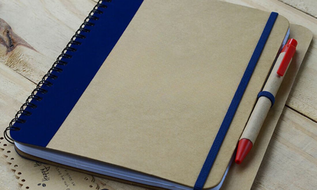 Sổ tay và bút viết