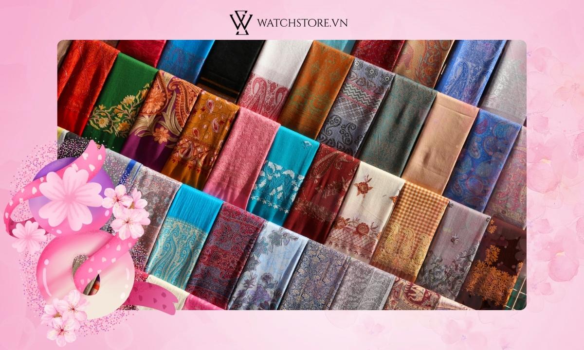 Khăn choàng là món quà hữu ích