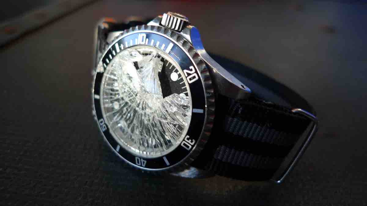 Thay mặt kính đồng hồ giá bao nhiêu? Cần lưu ý những gì? - Ảnh 1