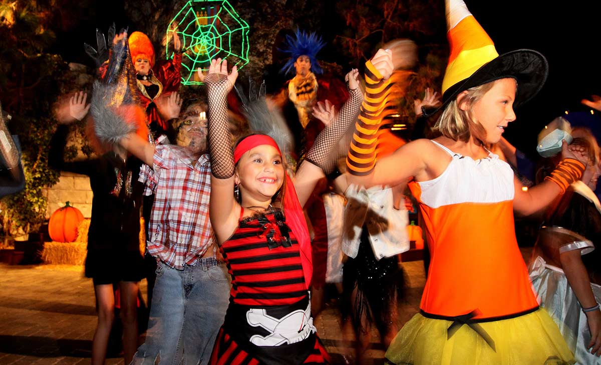 Đếm ngược còn bao nhiêu ngày nữa đến Halloween 2024? Kiêng gì dịp này? 6 trẻ em đi chơi Halloween