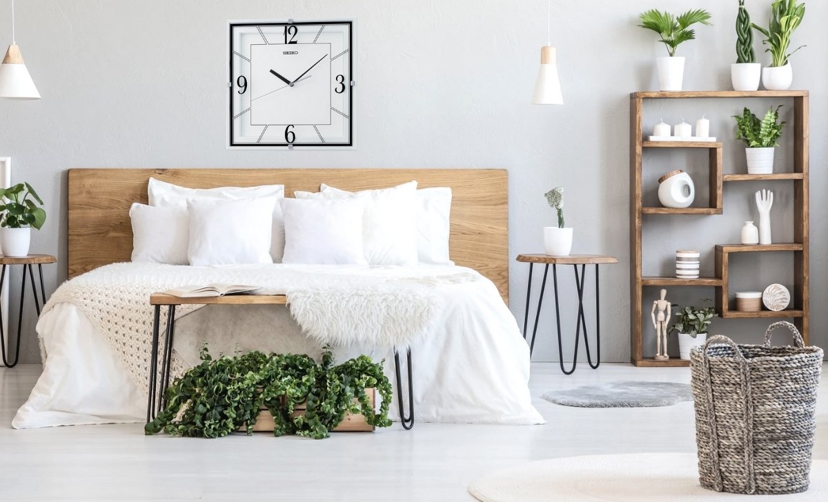 treo đồng hồ trong phòng ngủ