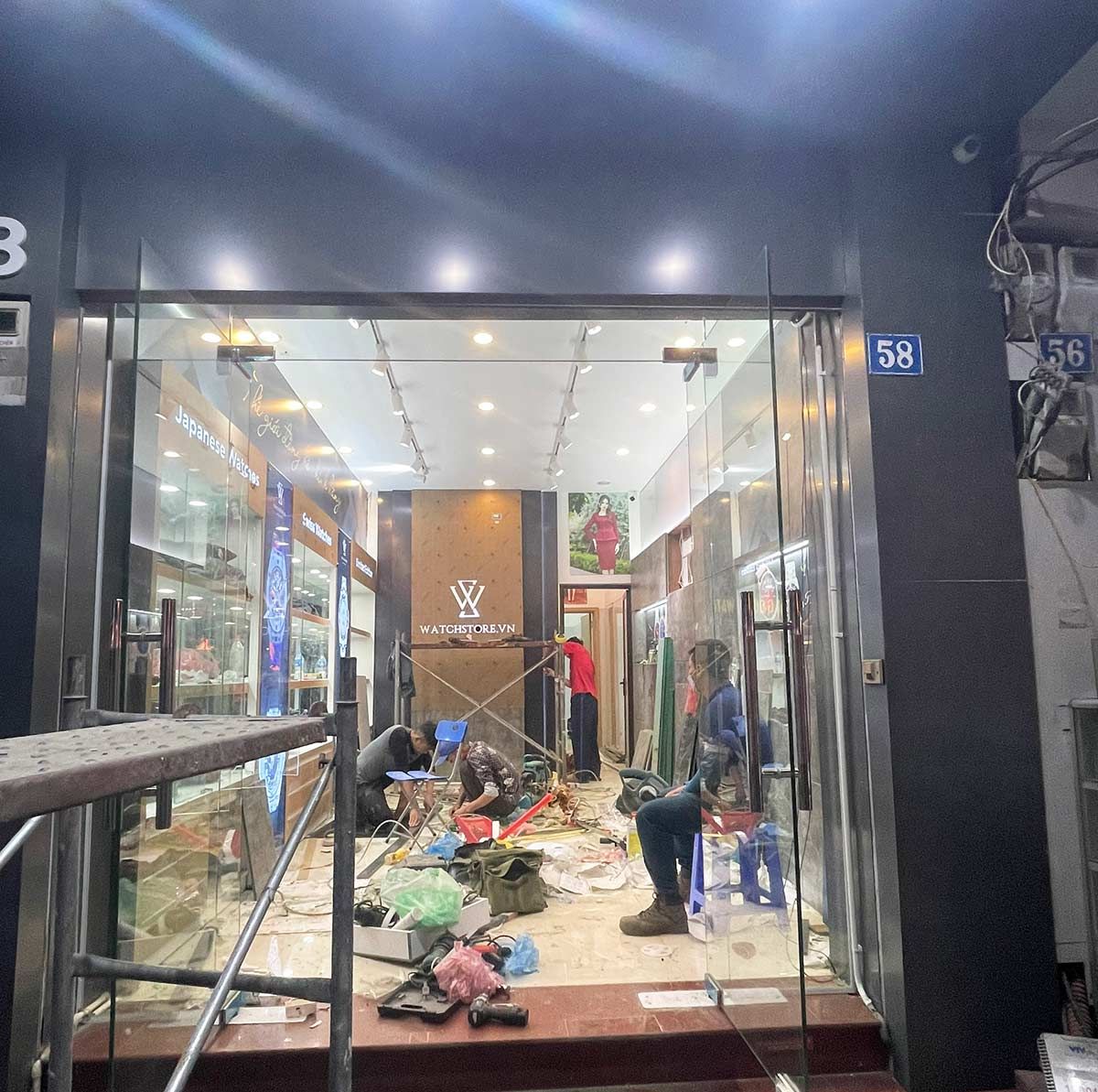Quá trình thi công cửa hàng WatchStore thứ 4 tại 58 Trần Đăng Ninh, Cầu Giấy, Hà Nội - Ảnh 16 Quá trình thi công cửa hàng WatchStore thứ 4 tại 58 Trần Đăng Ninh, Cầu Giấy, Hà Nội - Ảnh 16