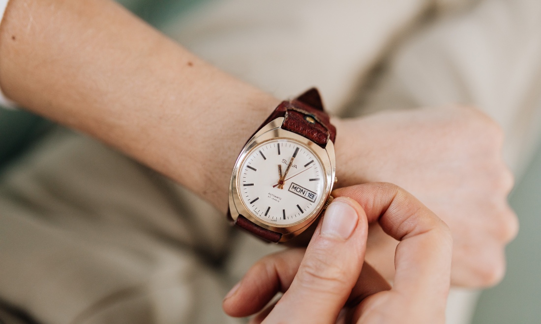 Chỉnh giờ đồng hồ với hai bước đơn giản