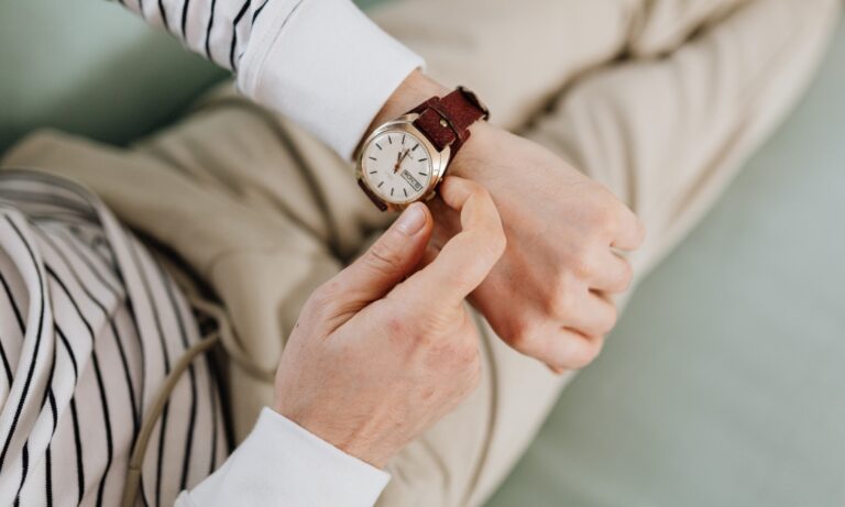 Cách chọn đồng hồ theo kích cỡ, phù hợp với cổ tay cho nam, nữ