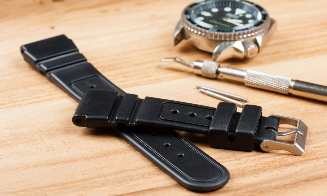 Giải đáp: Dây đồng hồ silicon và cao su khác nhau như thế nào? 2 Dây cao su có độ bền vượt trội hơn