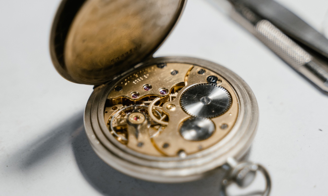 Đồng hồ cần lên dây cót để có đủ năng lượng