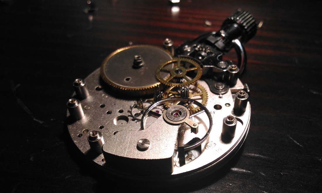 Cách nạp cót cho đồng hồ automatic
