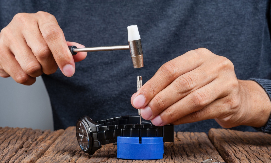 Mách bạn 10+ cách xử lý đồng hồ bị vào nước, hấp hơi nước cực đơn giản 7 Nếu vẫn ngừng hoạt động, bạn nên mang ra tiệm sửa chữa