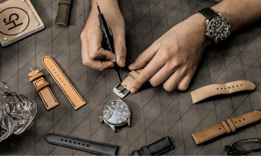 Chỉ cần vài thao tác cơ bản, bạn có thể dễ dàng thay dây đeo mới