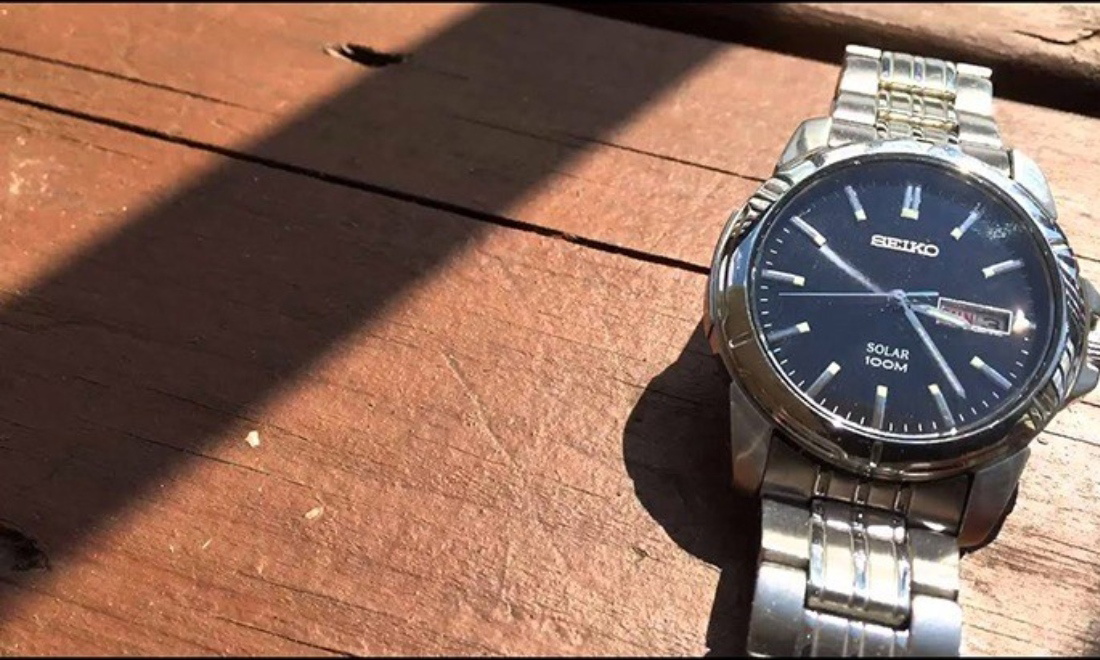 Mách bạn 10+ cách xử lý đồng hồ bị vào nước, hấp hơi nước cực đơn giản 5 Phơi nắng để hơi nước nhanh bốc hơi