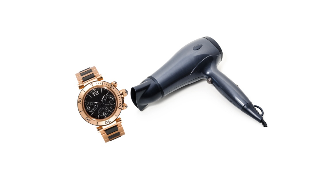 Mách bạn 10+ cách xử lý đồng hồ bị vào nước, hấp hơi nước cực đơn giản 3 Dùng máy sấy làm khô