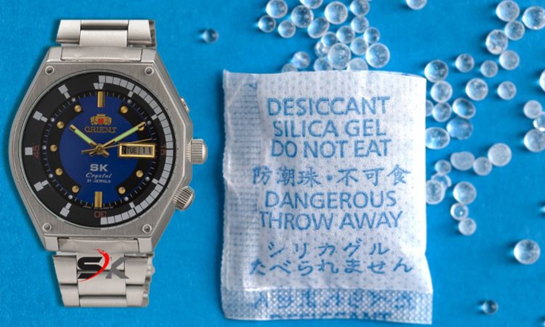 Mách bạn 10+ cách xử lý đồng hồ bị vào nước, hấp hơi nước cực đơn giản 6 Sử dụng gói hút ẩm khi bị vào nước