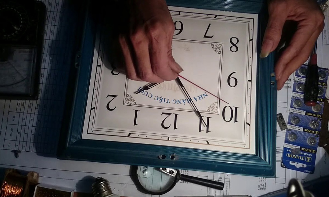 Cách sửa các lỗi thường gặp của phụ kiện xem giờ treo tường