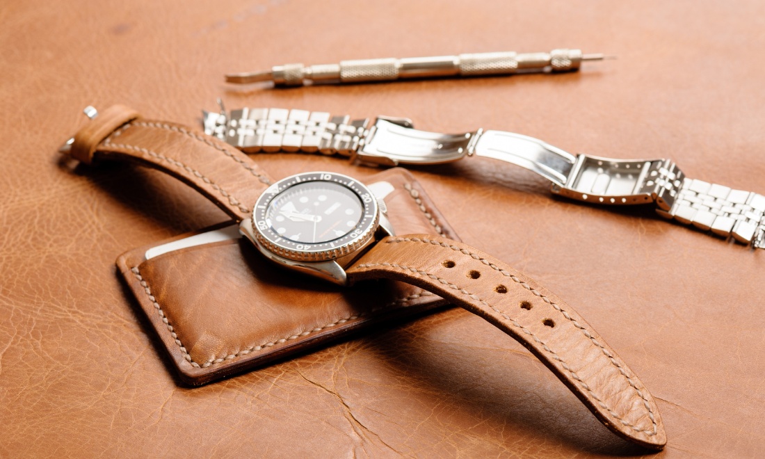 Bạn có thể đổi phong cách với cách thay dây kim loại sang dây