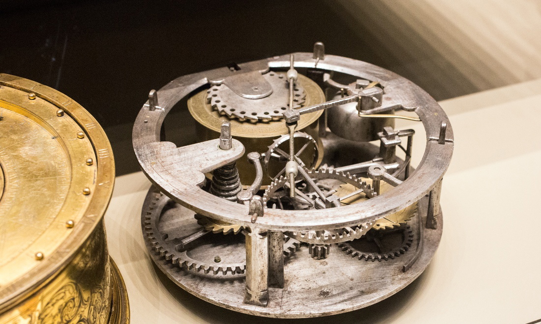 Đồng hồ lên cót được yêu thích bởi sự tinh xảo và vẻ đẹp cuốn hút