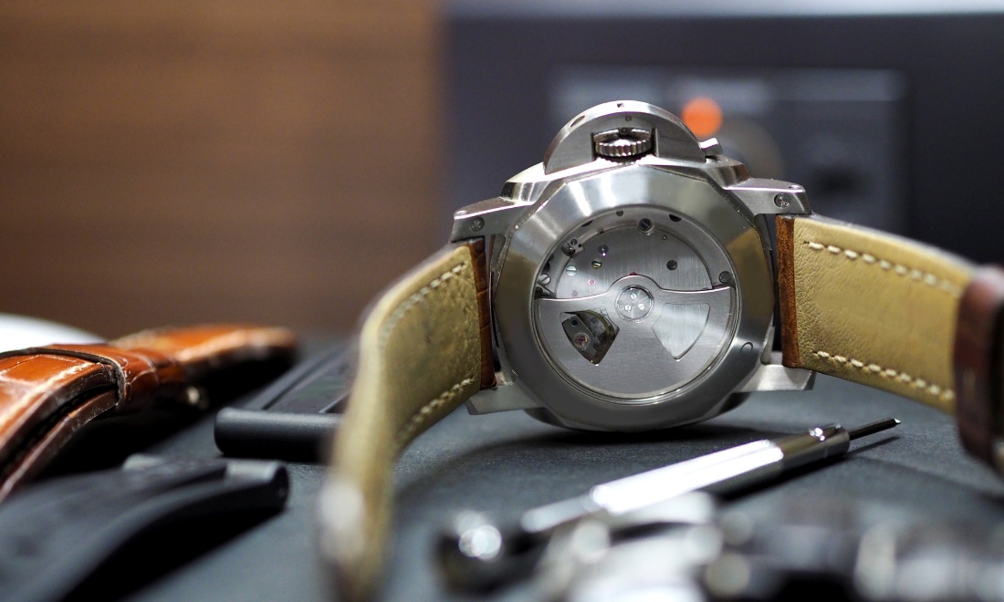 Dây đeo xuống cấp cần thay để làm mới phụ kiện yêu quý  của bạn