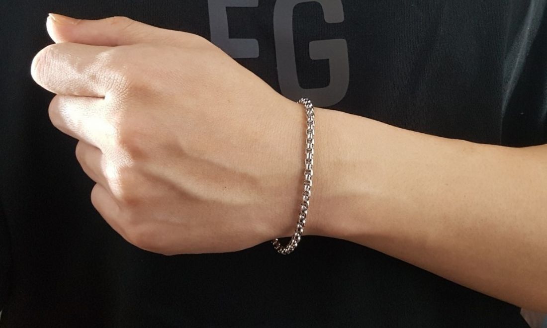 Các chất liệu mới mẻ khác cũng được lựa chọn để làm vòng tay