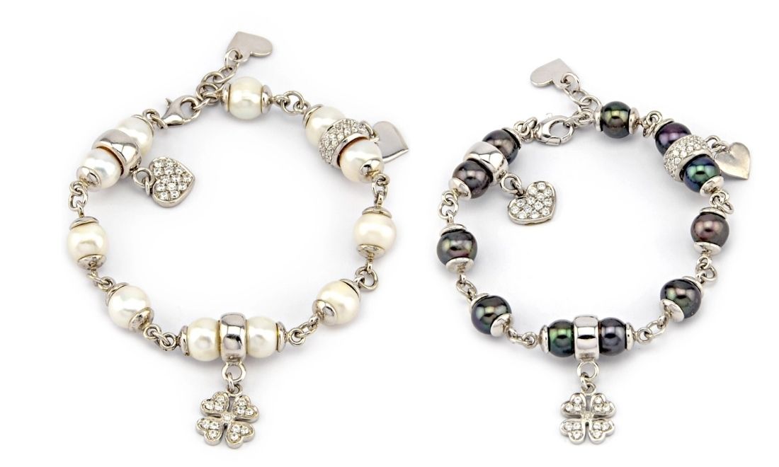 Vòng tay charm là một cuốn nhật ký ấn tượng