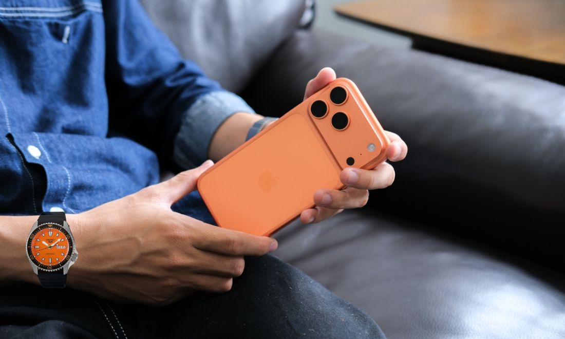 Gợi ý mẫu đồng hồ phối cùng iPhone 17 chuẩn gu, nâng tầm phong cách 2 iPhone màu nổi bật kết hợp đồng hồ đồng điệu