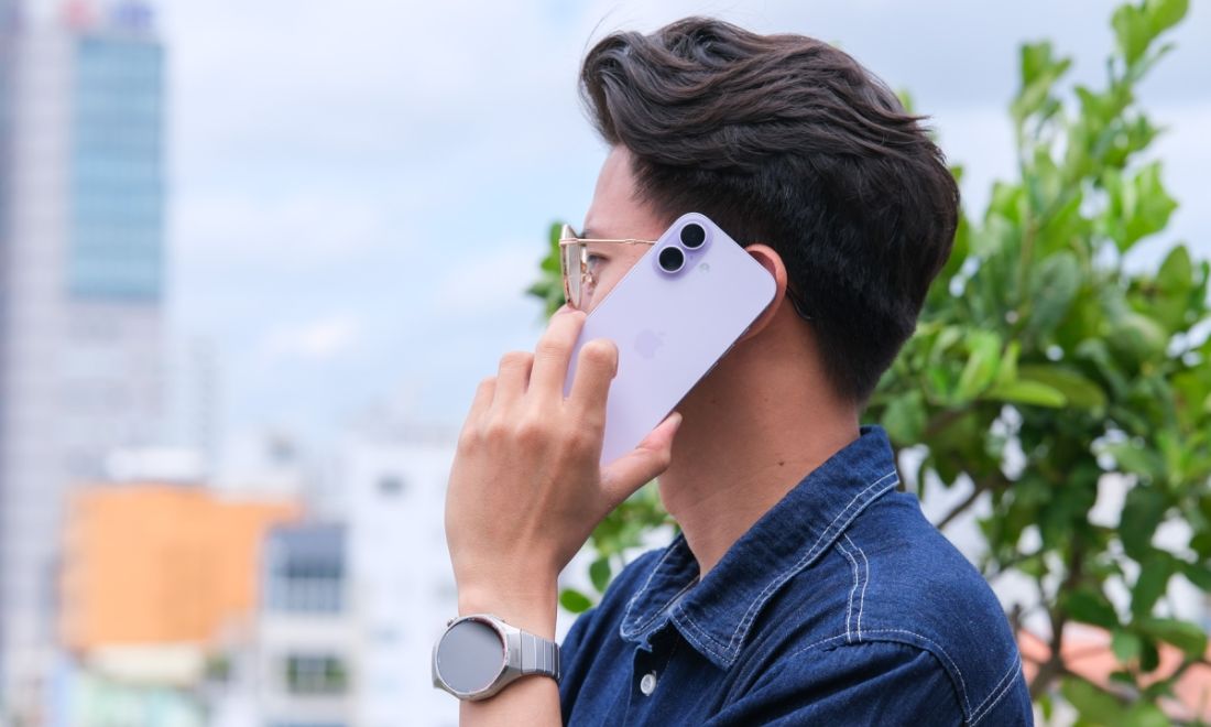 Gợi ý mẫu đồng hồ phối cùng iPhone 17 chuẩn gu, nâng tầm phong cách 4 kết hợp đồng hồ thép thể thao với iphone 17