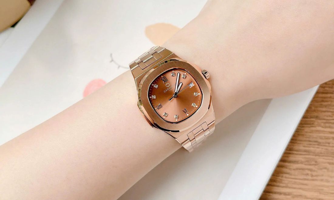 Cập nhật top 10 mẫu đồng hồ nữ bán chạy nhất tháng 10/2025 5 Carnival 8160L-VH-N nữ tính, sang trọng