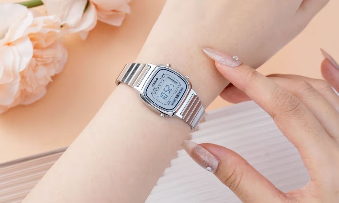 Cập nhật top 10 mẫu đồng hồ nữ bán chạy nhất tháng 10/2025 2 Casio LA670WA-7DF với phong cách retro