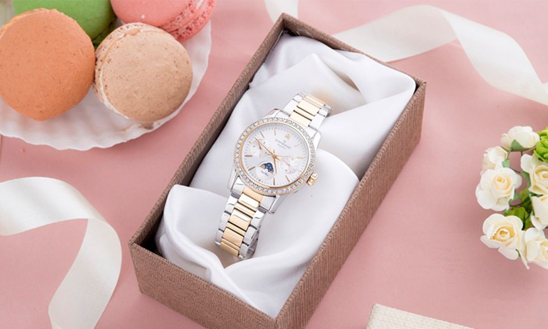 Tặng đồng hồ cùng phụ kiện